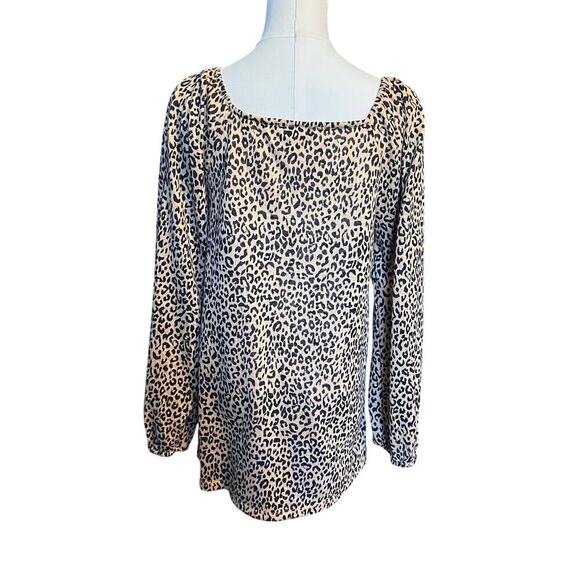 Hayden Cheetah Print Button Up Top.  Can also be Worn off Shoulder.  Size Medium - Picture 2 of 7